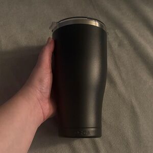 Black Orca Chaser Tumbler 27 oz